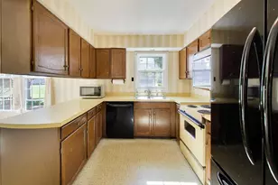 2801 Mill Creek Ln, Rolling Meadows, IL 60008 - Photo 6