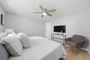 6437 S Kedvale Ave, Chicago, IL 60629 - Photo 14