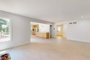8473 Canterberry Dr, Burr Ridge, IL 60527 - Photo 8