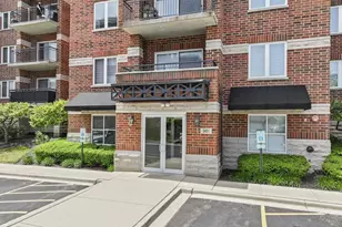 3451 N Carriageway Dr, Arlington Heights, IL 60004 - Photo 2