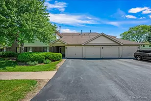 827 E Kings Row, Palatine, IL 60074 - Photo 1
