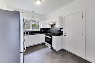 3336 W Evergreen Ave, Chicago, IL 60651 - Photo 8