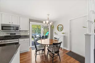 924 Bradford Ln, Schaumburg, IL 60193 - Photo 8