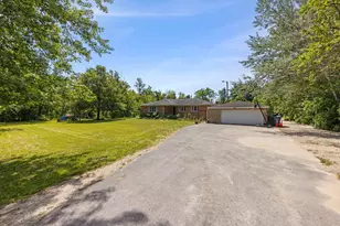 1241 Norfolk Ave, Crete, IL 60417 - Photo 2