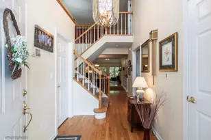 1916 W Ashbury Ln, Inverness, IL 60067 - Photo 2