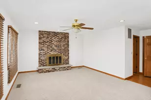 706 North Point Dr, Schaumburg, IL 60193 - Photo 8