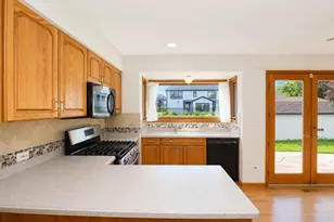 706 North Point Dr, Schaumburg, IL 60193 - Photo 14