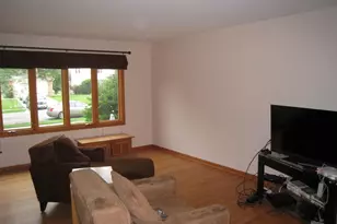 706 North Point Dr, Schaumburg, IL 60193 - Photo 2