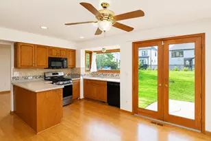 706 North Point Dr, Schaumburg, IL 60193 - Photo 12