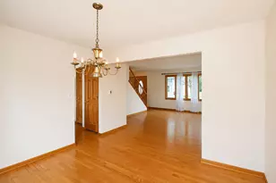 706 North Point Dr, Schaumburg, IL 60193 - Photo 6