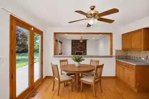 706 North Point Dr, Schaumburg, IL 60193 - Photo 10