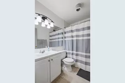 1560 N Sandburg Terrace #1405, Chicago, IL 60610 - Photo 12