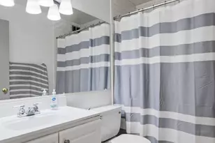 1560 N Sandburg Terrace, Chicago, IL 60610 - Photo 12