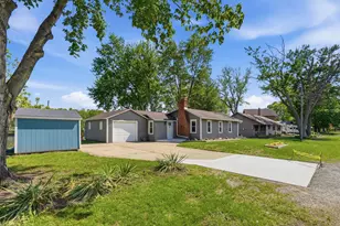 104 1st St E, Lyndon, IL 61261 - Photo 2