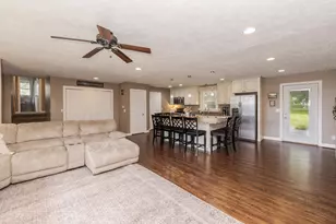 113 Boulder Dr, Gridley, IL 61744 - Photo 10