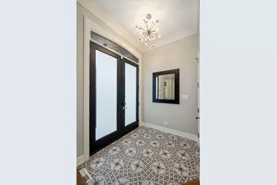 2119 N Kenmore Avenue, Chicago, IL 60614 - Photo 2