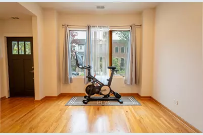 3324 N Hoyne Avenue #1, Chicago, IL 60618 - Photo 2