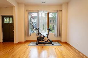 3324 N Hoyne Ave, Chicago, IL 60618 - Photo 2