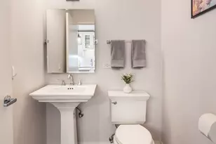 21 W Chestnut St, Chicago, IL 60610 - Photo 12