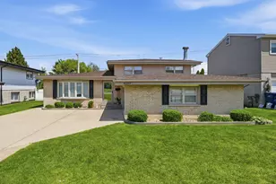 8549 Blueridge Ave, Hickory Hills, IL 60457 - Photo 2