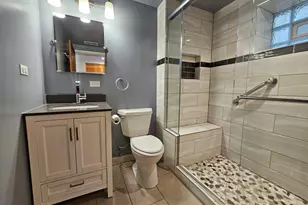 1140 W Barry Ave, Chicago, IL 60657 - Photo 12