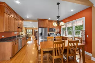 3858 W 99th St, Evergreen Park, IL 60805 - Photo 8