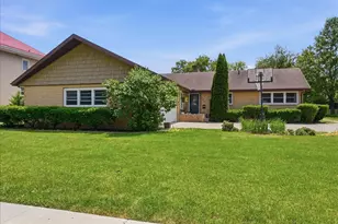 409 E Oak St, Fairbury, IL 61739 - Photo 2