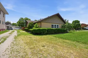 409 E Oak St, Fairbury, IL 61739 - Photo 4