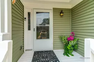 809 Carol Ave S, McHenry, IL 60050 - Photo 4