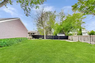 310 W Kirchoff Rd, Arlington Heights, IL 60005 - Photo 22