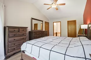 3255 N Daniels Ct, Arlington Heights, IL 60004 - Photo 14