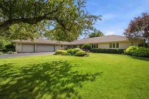 25730 N Eagle Dr, Mundelein, IL 60060 - Photo 2