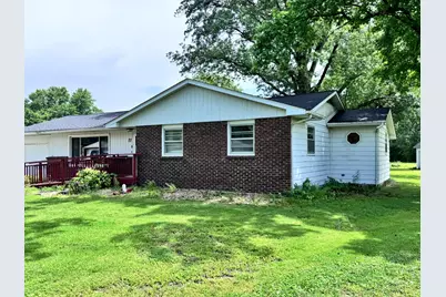 17 Crestwood, Centralia, IL 62801 - Photo 2