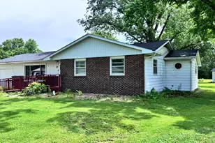 17 Crestwood, Centralia, IL 62801 - Photo 2