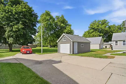526 E Orange Street, Geneseo, IL 61254 - Photo 4