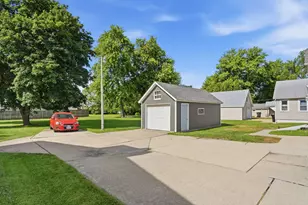526 E Orange St, Geneseo, IL 61254 - Photo 4