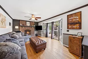 260 Hillhurst Dr, Cary, IL 60013 - Photo 14