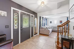 260 Hillhurst Dr, Cary, IL 60013 - Photo 4