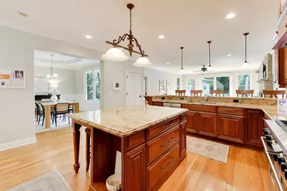 713 N Beverly Lane, Arlington Heights, IL 60004 - Photo 8