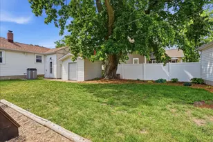 311 S 2nd Ave, Chenoa, IL 61726 - Photo 24