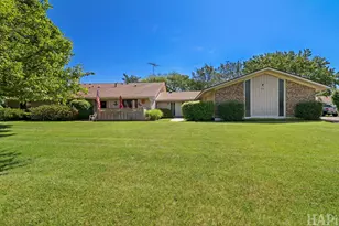 941 Wiltshire Dr, McHenry, IL 60050 - Photo 1