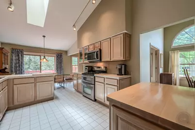 1046 E Amberwood Circle, Naperville, IL 60563 - Photo 8