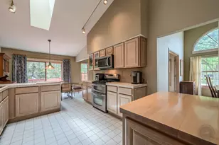 1046 E Amberwood Circle, Naperville, IL 60563 - Photo 8