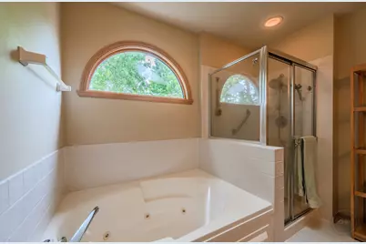1046 E Amberwood Circle, Naperville, IL 60563 - Photo 18