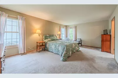 1046 E Amberwood Circle, Naperville, IL 60563 - Photo 16