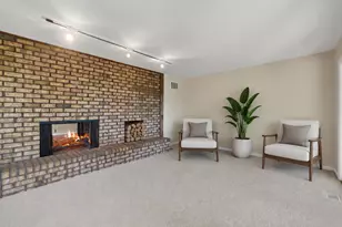 8929 Robin Hill Road Dr, Woodstock, IL 60098 - Photo 16
