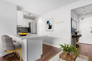 611 W Patterson Ave, Chicago, IL 60613 - Photo 2
