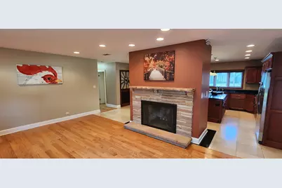 160 S Spring Oaks Drive, Wood Dale, IL 60191 - Photo 8