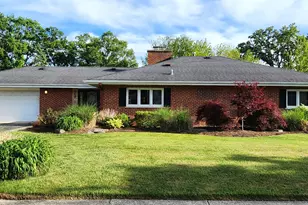 160 S Spring Oaks Dr, Wood Dale, IL 60191 - Photo 1