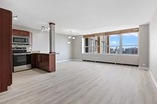 655 W Irving Park Rd, Chicago, IL 60613 - Photo 6